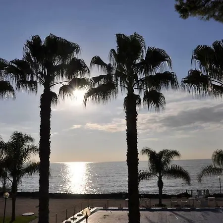 Garage, Piscina, Accesso A Mare E Pista Ciclabile * Sanremo
