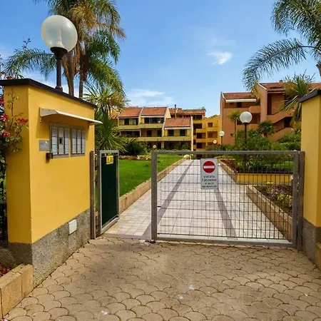 Garage, Piscina, Accesso A Mare E Pista Ciclabile